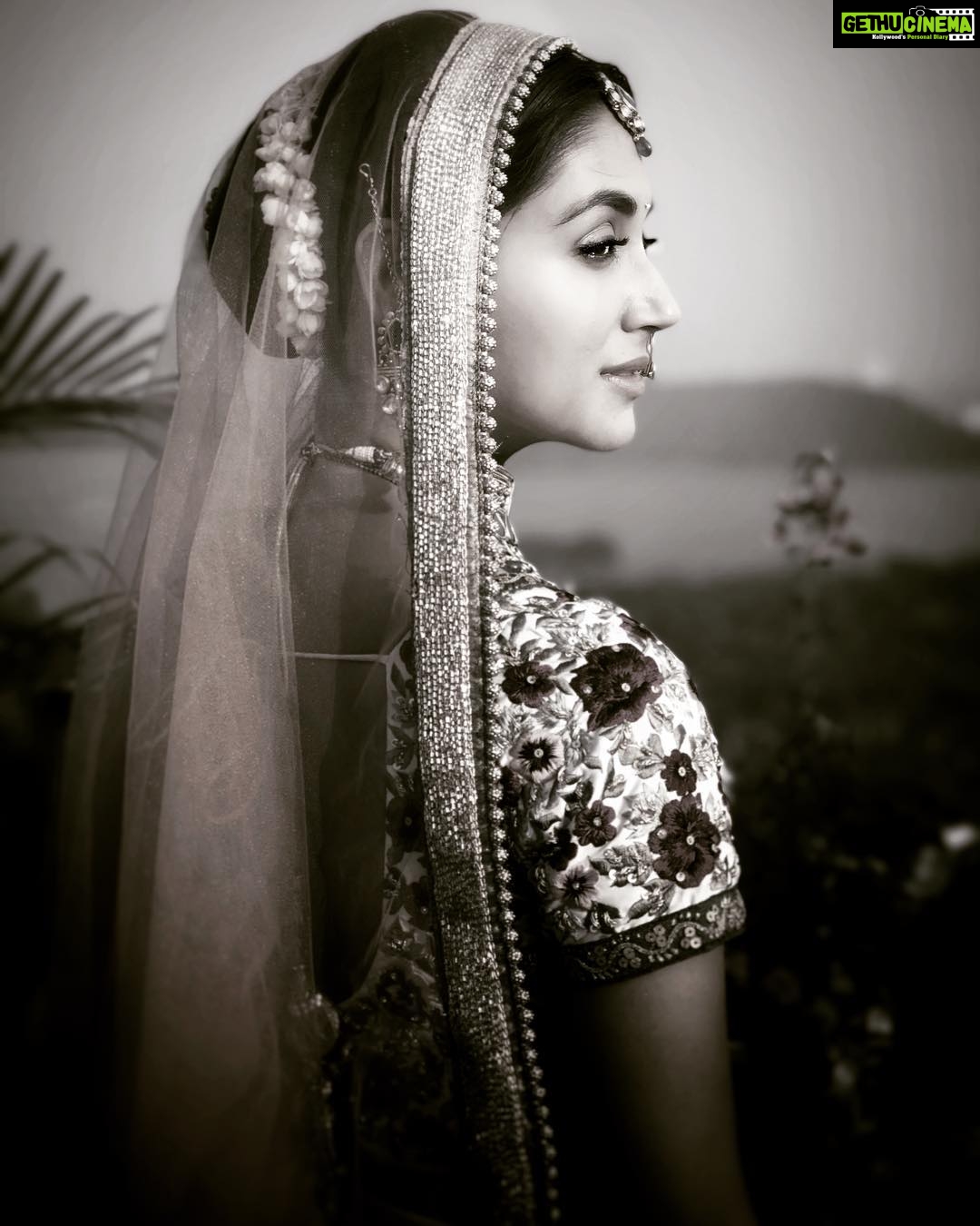 Nikita Dutta Instagram - A sun-lit sky and an untrained eye makes way for a profile
