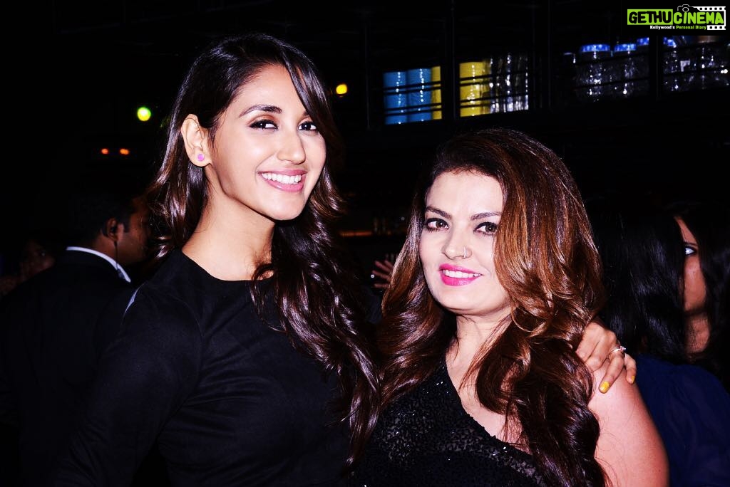 Nikita Dutta Instagram - Happy birthday sheebs! Come back and some raw cacao goodies are awaiting you❤️❤️ @simplysheeba P.S.- Pity us girls and stop looking hotter by each day . 😘🤗