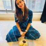 Nikita Dutta Instagram – And on Day 8 I get my reward for fasting this #Navratri. 🥰
Halwa-poori-chana are a match made in heaven. Get to eat it twice a year but so worth the wait! 🤤
.
#HappyAshtami 😇🙏