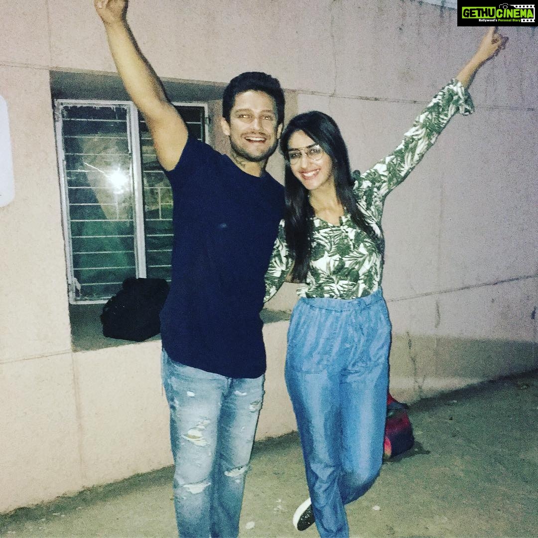 Nikita Dutta Instagram - Celebrating the golden moment of pack up after a long long first day! What fun shooting with this one. @theaslisidharth DLF Chattarpur Farms