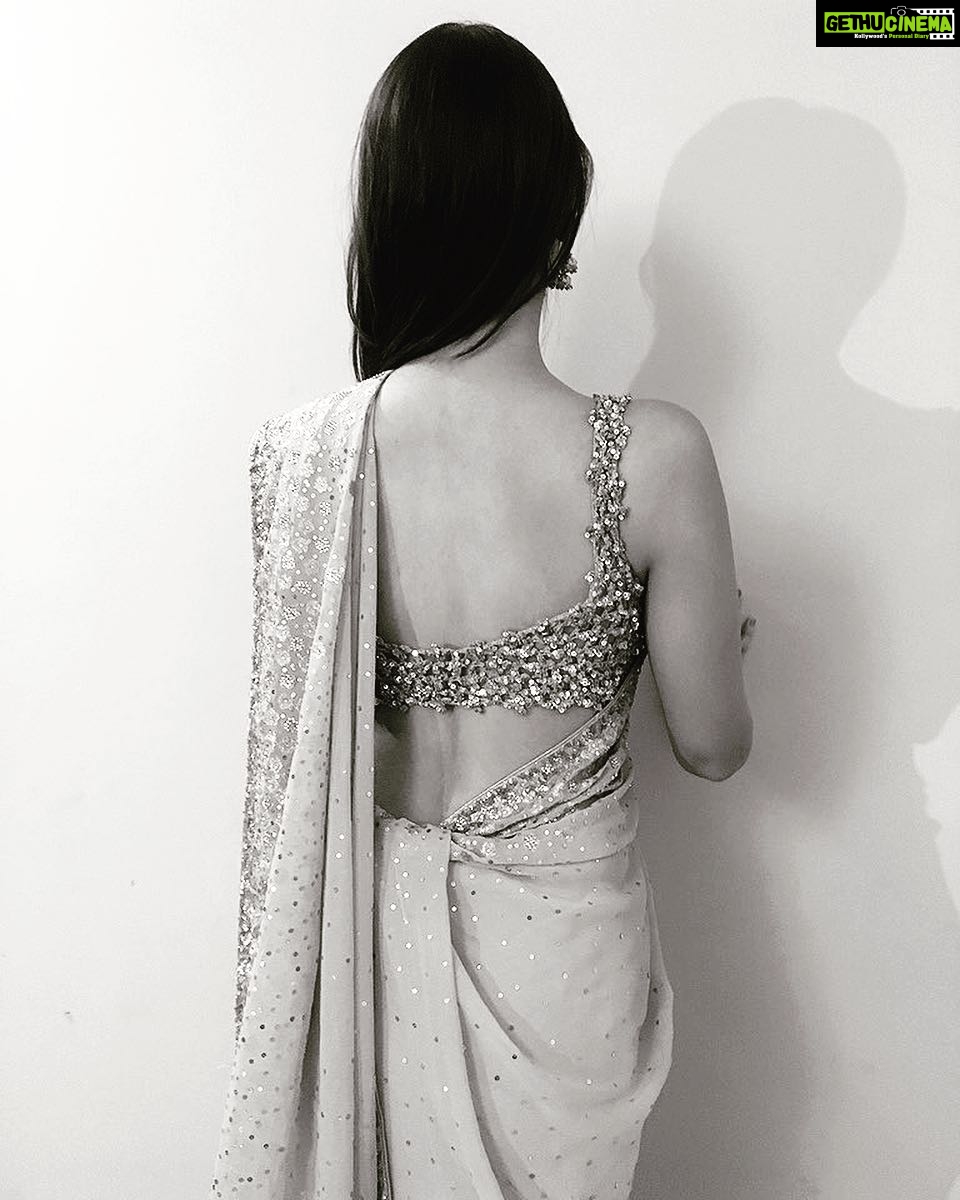 Nikita Dutta Instagram - Just wall talks 🎀