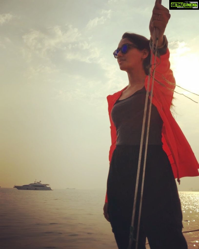 Nikita Dutta Instagram - In the middle of the ocean, watch the sun rise and count blessings. Thank you @vagabondexperiences for this blissful Sunday morning! #SailTheSea #HappySunday