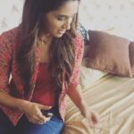 Nikita Dutta Instagram - Child, what did you learn on your last day of haasil? Me: ..... #ShootShenanigans #Literally 😉 @siddharthpmalhotra @sapnamalhotra01 @vattyboy @itszayedkhan Timmy Villa