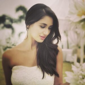 Nikita Dutta Instagram - Make every second count! It’s never too late to still get on what you wanted to accomplish this year. #MakeItHappenToday Pali Hill