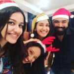 Nikita Dutta Instagram - A laugh riot to singing your lungs out Christmas! #hohoho🎅 #ChristmasFeels Pali Hill