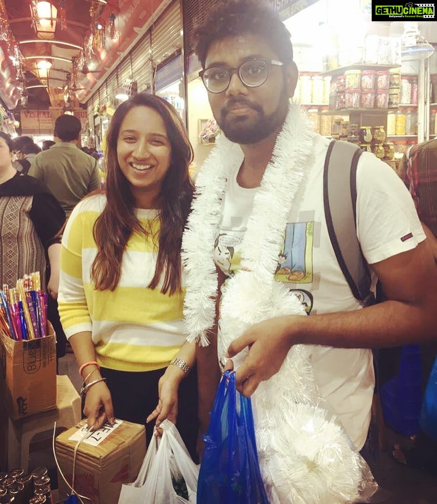 Nikita Dutta Instagram - When you are sick and trapped at work, your darling friends volunteer to do all your Christmas shopping. The most gigantic thank you in the world for making me feel taken care of! 🤗❤️ #Blessed #ChristmasFeels #MakingItMerry @eltondmello @aditishah21