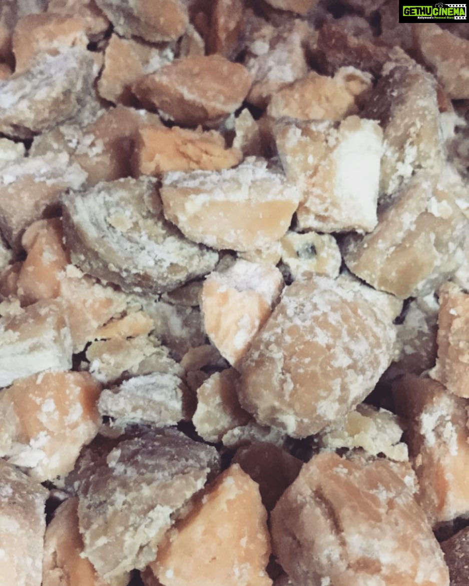Nikita Dutta Instagram - Our home cook has got this freshly made from his village at this perfect time of the year when you make it your best friend. Eat a small piece with all your meals, the benefits are endless. #Jaggery #Organic #WinterIsHere