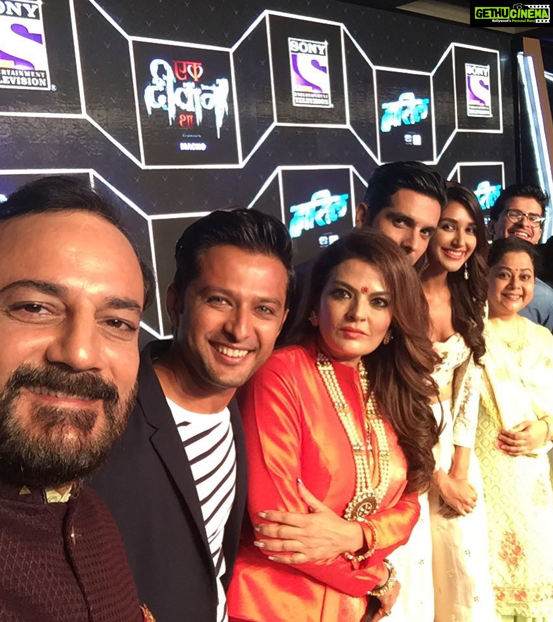 Nikita Dutta Instagram - And it continues... Difficult to fit so many months in a frame :) . . . . . Thank you @001danishkhan @siddharthpmalhotra and @instasammeer for putting this together. Thank you @sapnamalhotra01 for being the mom of haasil. @itszayedkhan @vattyboy @simplysheeba @chakdemohit @bongwongyamini0320 and @chiragmahbubani1 I couldn’t have asked for more supportive co actors! You guys are the best! And finally thank you to everyone who worked behind the cameras to put this all in action! @akash.jain1890 @jeetu.arora.399 @saurabhthevarma @dopamitsingh @kalyanibhaisare @partho_stylist @mariyarai62