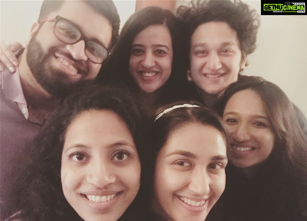 Nikita Dutta Instagram - Single ladies, much missed favorite boy and lots of xaviers. Couldn’t have a better way to bring in the new year. #HappyNewYear #Hello2018 #MakeItCount 😇🙏