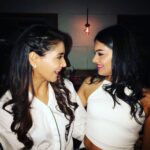 Nikita Dutta Instagram - twining in white! #NovemberBabies #ColourCoordinated #CaughtCandid (not) @prachi_rai