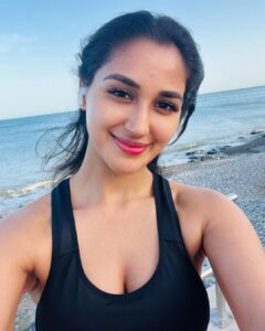 Nikita Dutta Instagram - A little sun and wind kissed after a token 5km in another country ✅🏃‍♀️ 
Did it in 30mins 56 seconds. 
Though a lesson for today, running against wind resistance is much harder than running uphill! 🤥
.
#WeAreAllBornToRun #RunKeeper #AsicsRunning #GelKayano #Georgia #Batumi #BlackSea