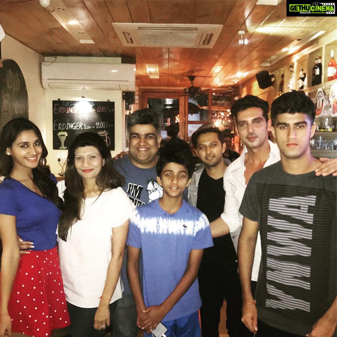 Nikita Dutta Instagram - Just same emotions. 😇🙏#AboutLastNight #Haasil @vattyboy @itszayedkhan @siddharthpmalhotra @sapnamalhotra01 Eddies