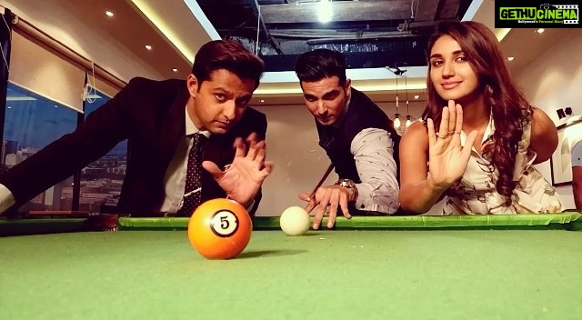 Nikita Dutta Instagram - Countdown begins! #5DaysToGo #Haasil #30thOctober @siddharthpmalhotra @sonytvofficial @itszayedkhan @vattyboy @instasammeer @simplysheeba @chakdemohit @chiragmahbubani1 @bongwongyamini0320 @sapnamalhotra01 Ellora Studios