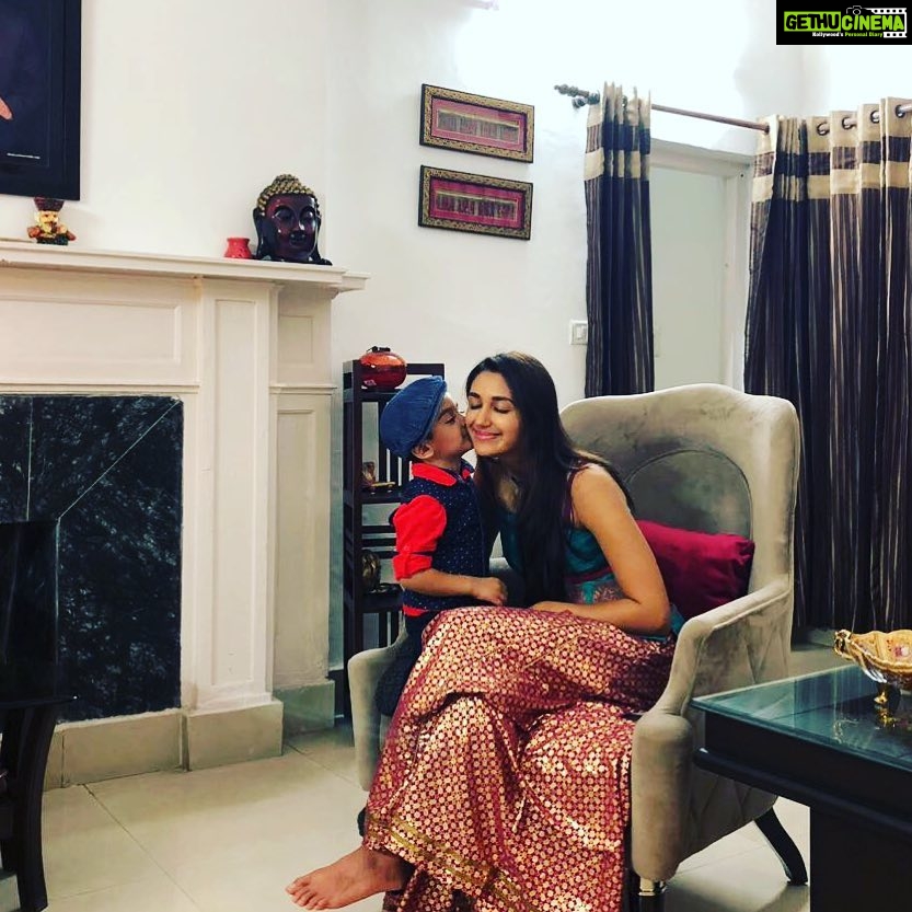 Nikita Dutta Instagram - Could give away the world for this. ❤️❤️ #ObsessedAunt #MyStressBuster @ankitaduttadubey @alka.dutta16 @akdutta59