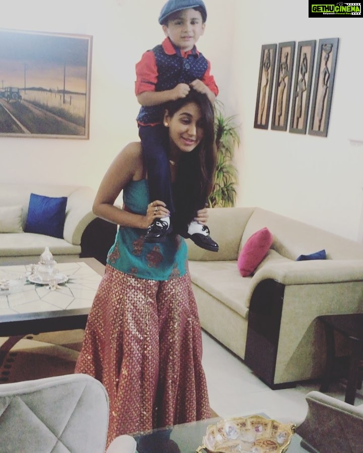 Nikita Dutta Instagram - The only one with a license to get to my head. #ObsessedAunt #BabyShenanigans @ankitaduttadubey @alka.dutta16 @akdutta59
