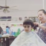Nikita Dutta Instagram - ollie has eaten a discipline pill to sit through this hair cut. @ankitaduttadubey however you managed that..... 👍👏 #NaughtyGetsGood #ObsessedAunt