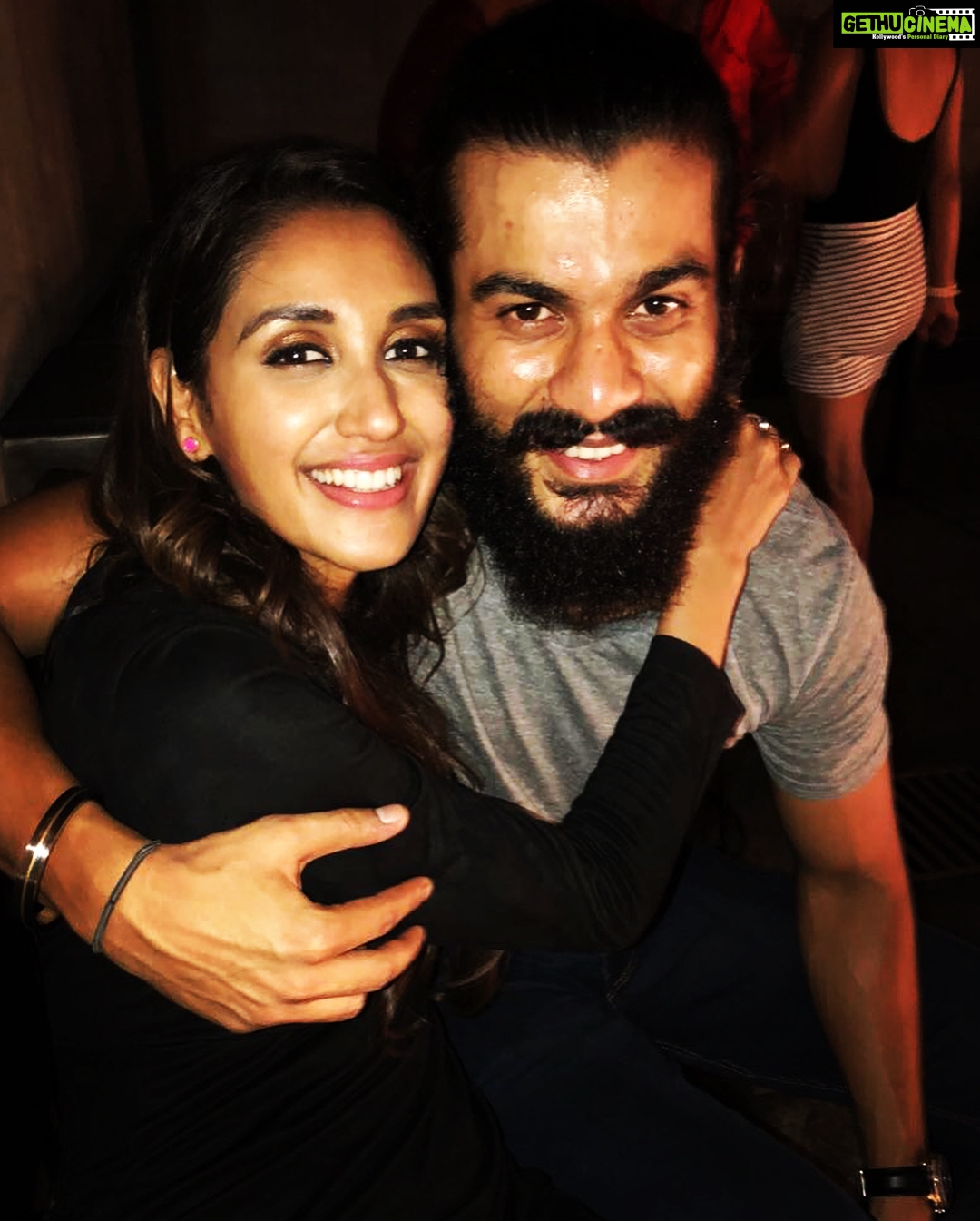 Nikita Dutta Instagram - For being a part of this madness... thank you everyone for last night 🤗 #AboutLastNight 😇🙏 Glocal Junction Worli