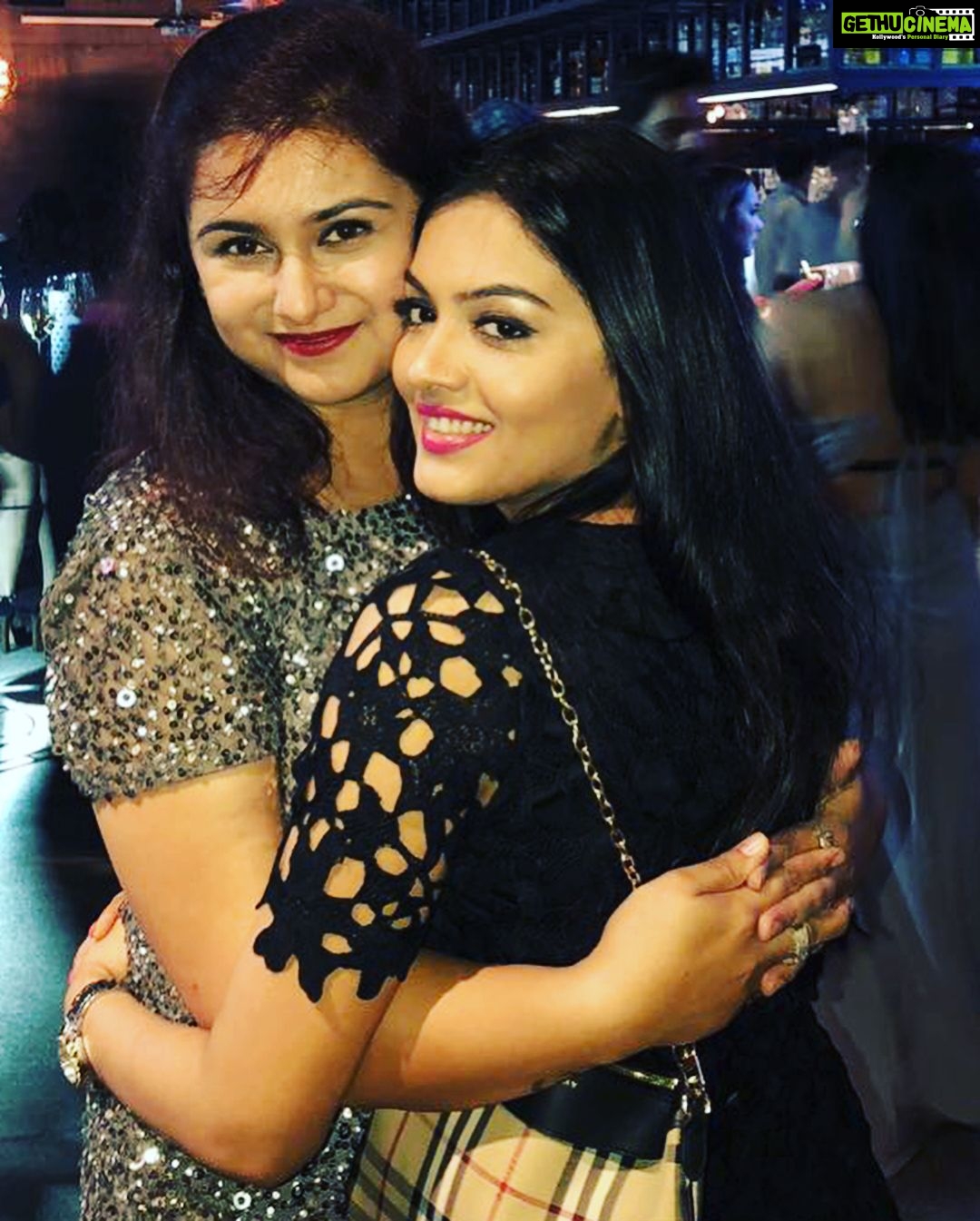 Nikita Dutta Instagram - For being a part of this madness... thank you everyone for last night 🤗 #AboutLastNight 😇🙏 Glocal Junction Worli