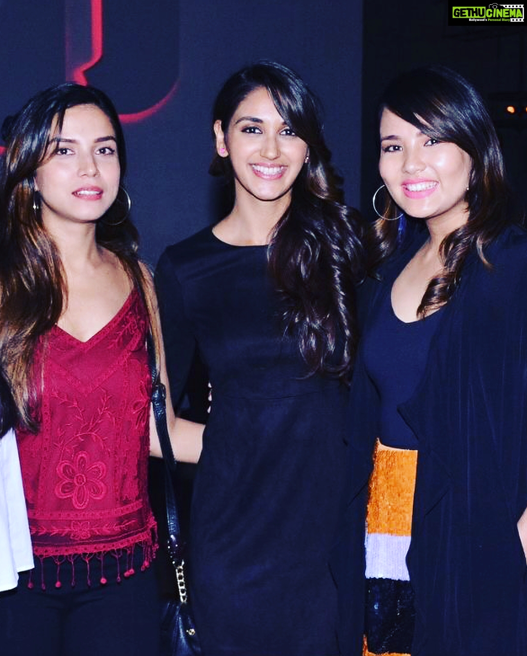 Nikita Dutta Instagram - For being a part of this madness... thank you everyone for last night 🤗 #AboutLastNight 😇🙏 Glocal Junction Worli