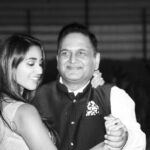 Nikita Dutta Instagram – Pretending to be a know it all while hiding the fact I want him to lead me always.
#FirstMan
#FatherDaughterDance
😇❤️
@akdutta59