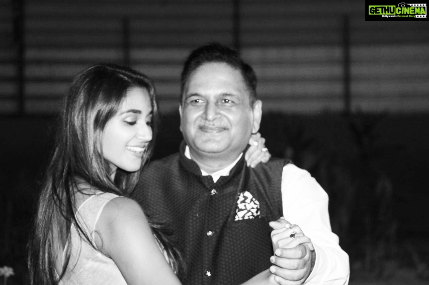 Nikita Dutta Instagram - Pretending to be a know it all while hiding the fact I want him to lead me always. #FirstMan #FatherDaughterDance 😇❤️ @akdutta59