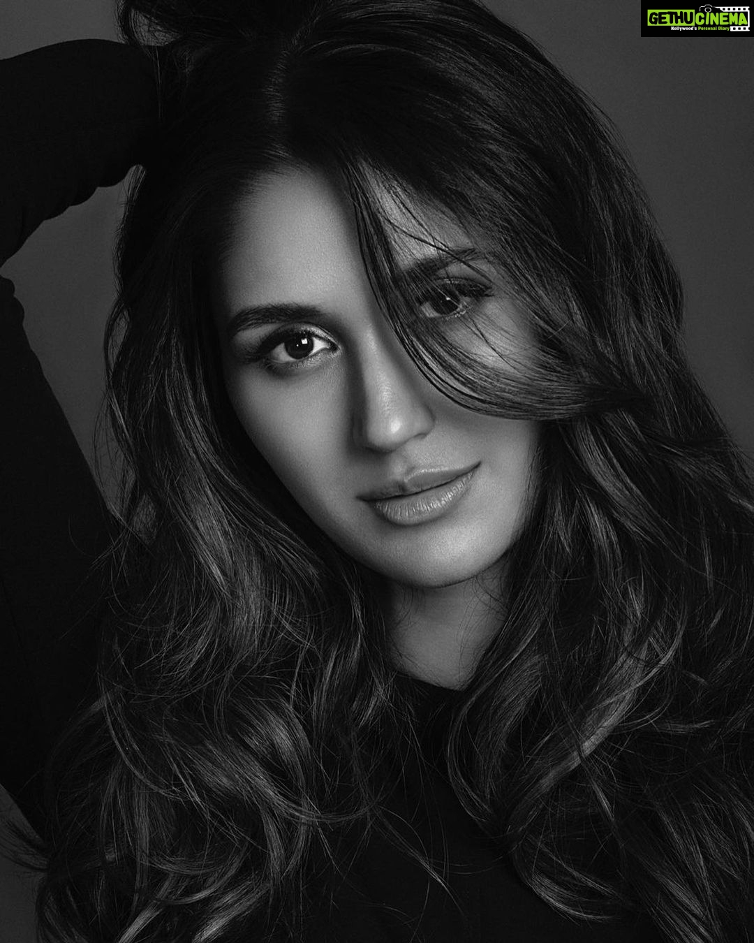 Nikita Dutta Instagram - 🖤🤍🤍🖤 . (3/3) . #Portraits #BlackAndWhite . @tanvivoraphotography @sayali_angachekar @kyana.emmot
