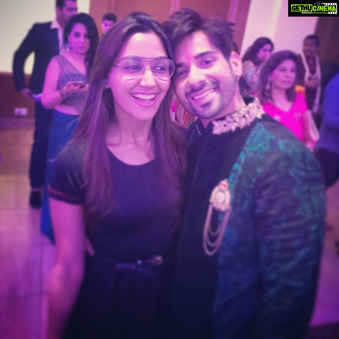 Nikita Dutta Instagram - Underdressed level 99. But made it in time to watch this bum get hitched! Congratulations @kunalrverma @banerjeepuja 🤗🤗 The Club Mumbai