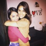 Nikita Dutta Instagram - Star of the evening. #StrangleHug Pali Hill