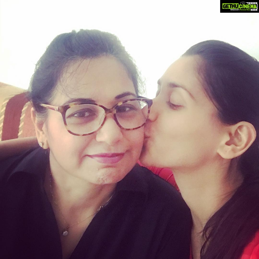 Nikita Dutta Instagram - The feeling of wanting to kidnap mommy #MommaBear #MissingScenesAlready 😢