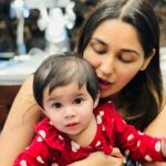 Nikita Dutta Instagram - My much awaited family reunion came to an end yesterday. Now the struggle to fight this emotional hangover begins…….. . I miss you and hate you @naan_bai 🥺💕 . #Phamily