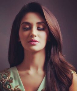 Nikita Dutta Instagram - Hair game going strong. #Randomness Make up credits : @amirrorimage9 Photo credits : @shahniri91 Pali Hill