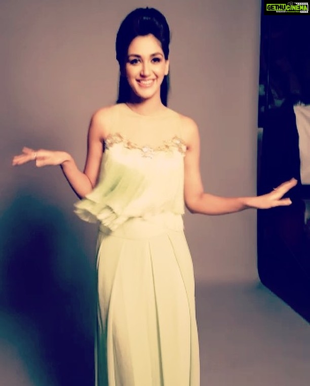 Nikita Dutta Instagram - When the clothes you wear call for a boomerang! #ShootShenanigans #TassleLove