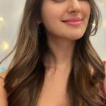 Nikita Dutta Instagram - Self imposed the #360ArmTwist challenge 🤪✌️ #Fryay 🥳🦄