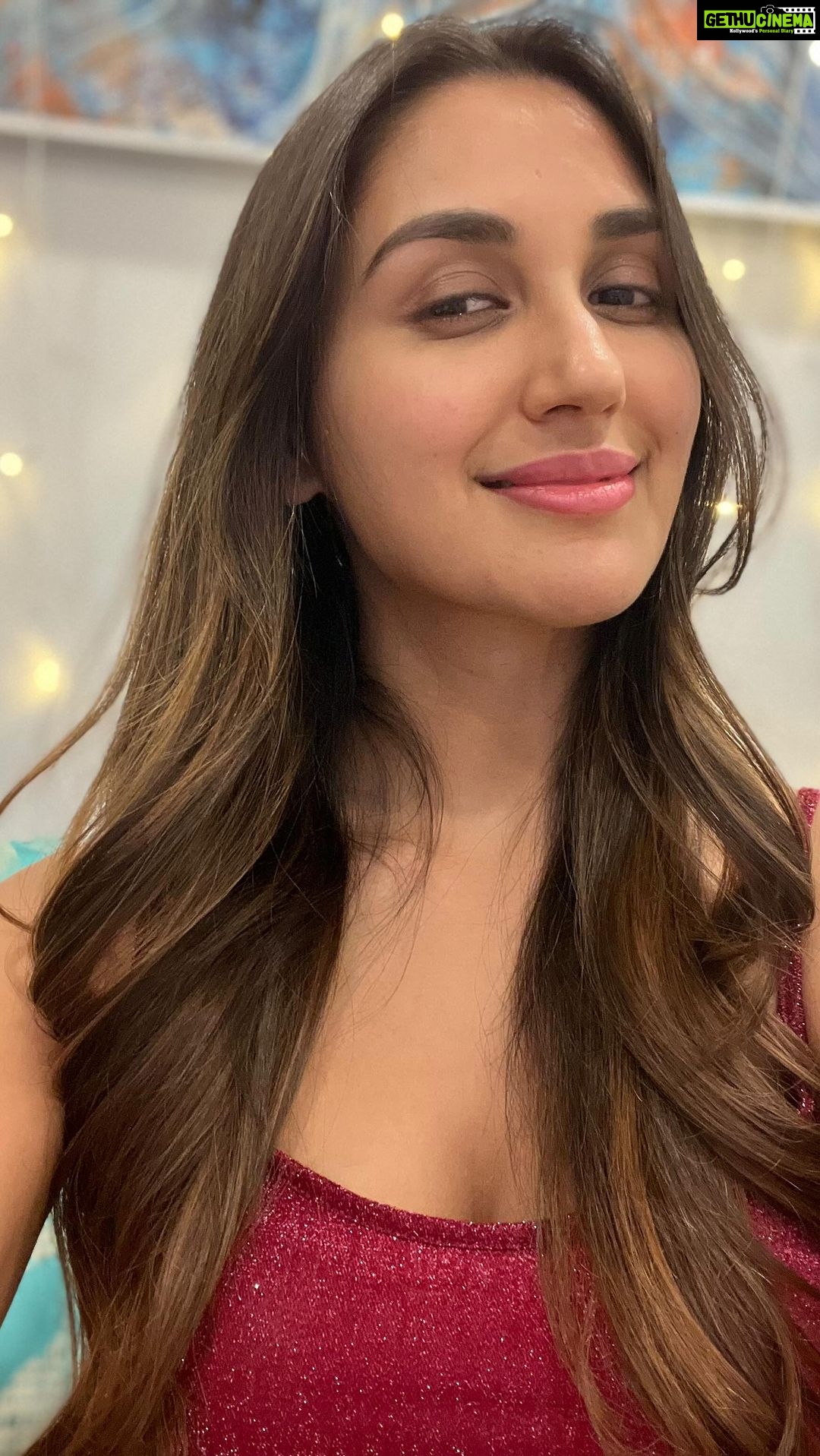 Nikita Dutta Instagram - Self imposed the #360ArmTwist challenge 🤪✌️ #Fryay 🥳🦄