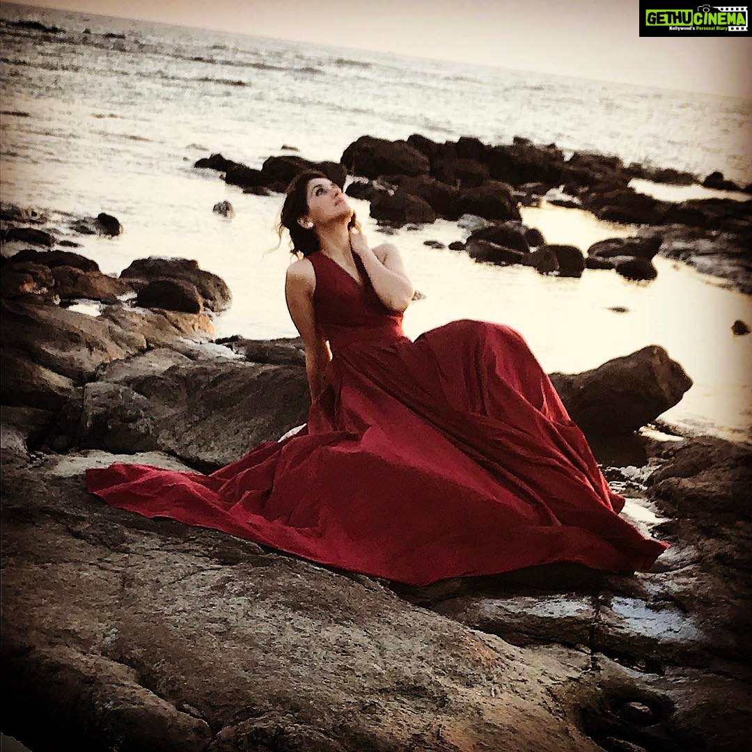 Nikita Dutta Instagram - The voice you hear next to the sea speaks to your soul. #CurrentMood #JustOneOfThoseDays