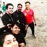 Nikita Dutta Instagram – Saturday morning done right! #BeachWorkout #SunAndSand #HappyUs Juhu Beach
