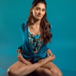 Nikita Dutta Instagram - 💙🧘‍♀️💙 Surrendering to #TerrificTuesdays . . #BaddhaPadmasana #BoundLotusPose . . . 📸: @appurvashah HMU: @aliyadoesmakeupandhair Styled by @vidyulaa