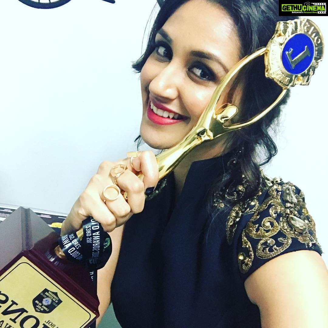 Nikita Dutta Instagram - First one! Always special. Big big thank you to almighty, every soul who worked on this show and to those darling fans out there. You are all the reason for this big smile on my face! #LionsGoldAwards2016 #EkDujeKeVaaste #Blessed