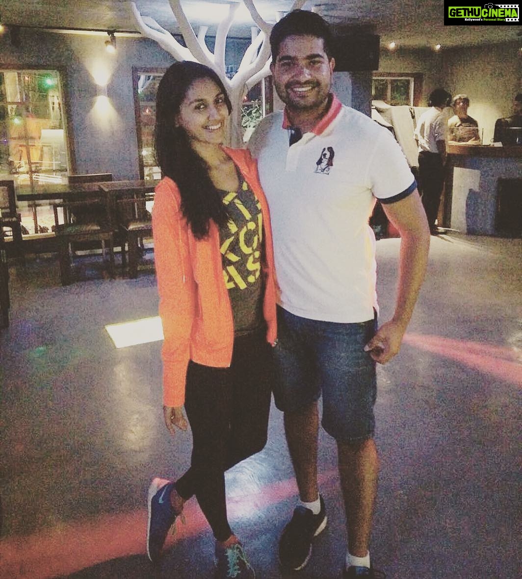 Nikita Dutta Instagram - When a boring Tuesday evening unexpectedly turns out to be fun! It took him five years to say he was a terrible prom date back in college! 😂😂 #XaviersVibes #OnlyJive #WorstPromDate