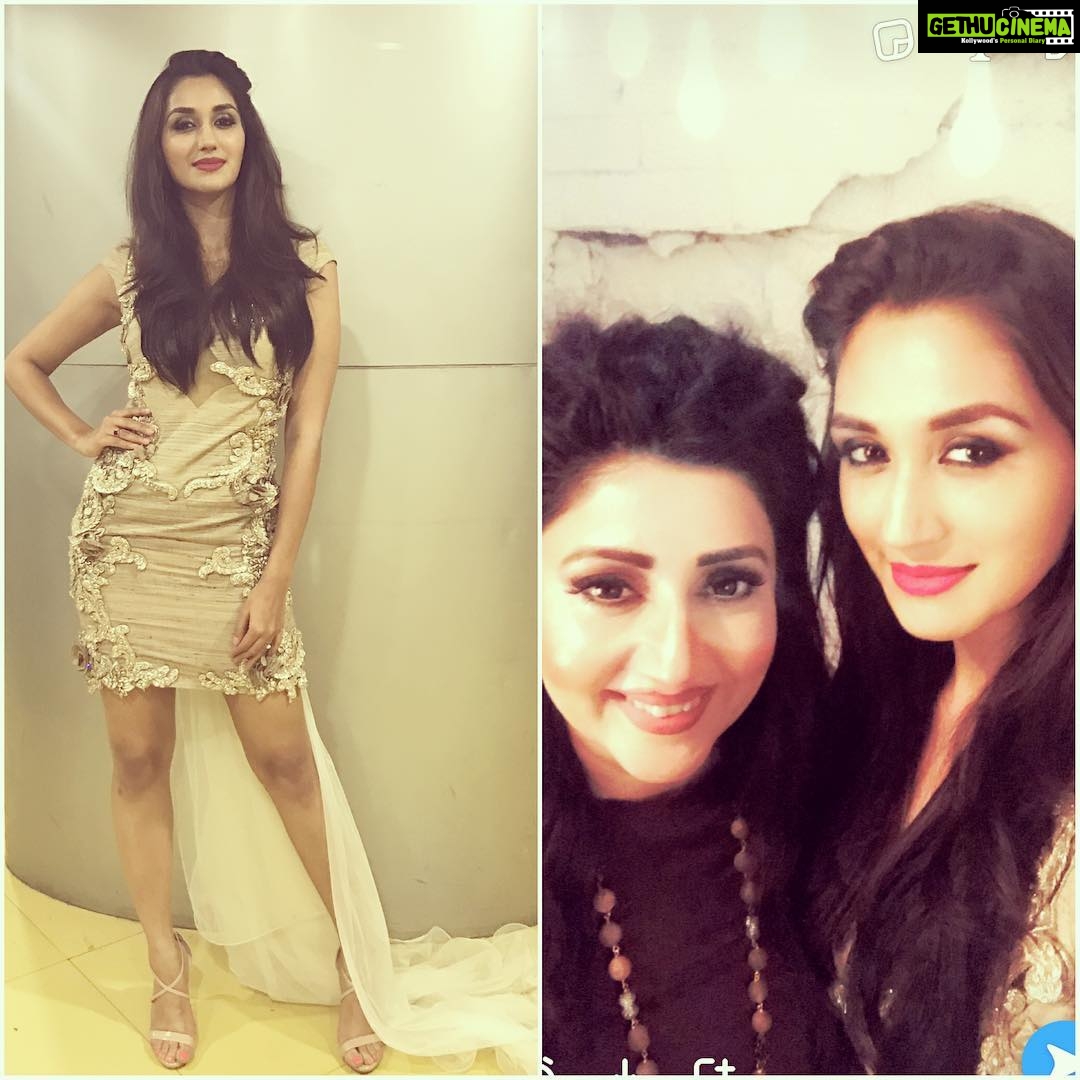 Nikita Dutta Instagram - Once again for the global peace initiative. And once again for this lady! Outfit: @archanakochharofficial Hair and make up: @jeanclaudebiguineindia #WalkTheWalk #GPI #WeSchool