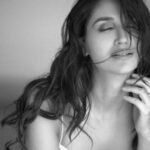 Nikita Dutta Instagram - The “Messy hair, don’t care” feels 😬✌️