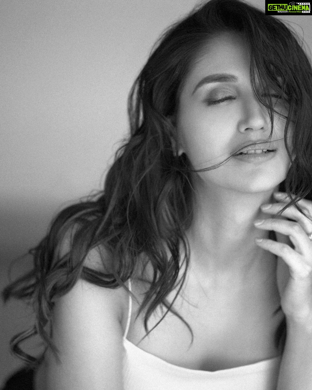 Nikita Dutta Instagram - The “Messy hair, don’t care” feels 😬✌️