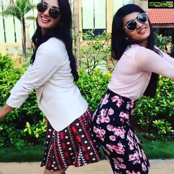 Nikita Dutta Instagram - When you bum her hard! Poor thing 😂 #BoomerangShenanigans #DayWellSpent JW Marriott Mumbai Juhu