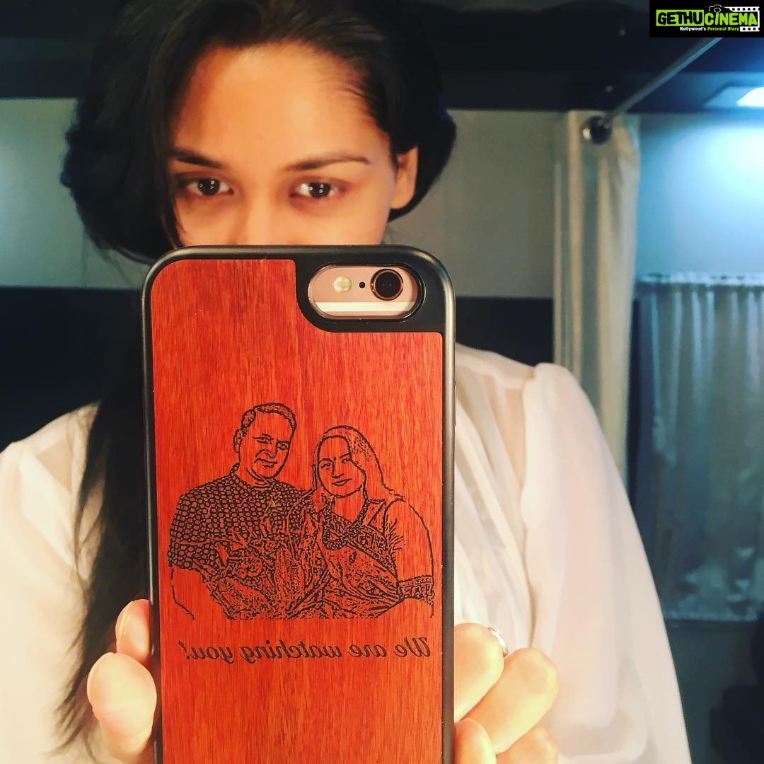 Nikita Dutta Instagram - Things you have to do to make sure you are a well behaved child in the books of your parents! P.S.- the text says "we are watching you" #ChildLikeShenanigans #ButteringParents #NewPhoneCover S J Studio