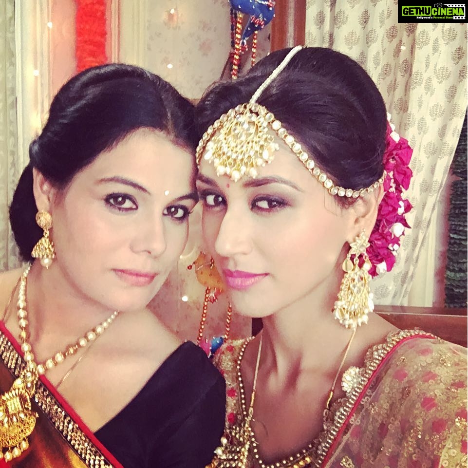 Nikita Dutta Instagram - Was it all a part of the plan?? #WhatAreWeUpTo #ShootShenanigans #EkDujeKeVaaste @geetanjalitikekar SJ Studios