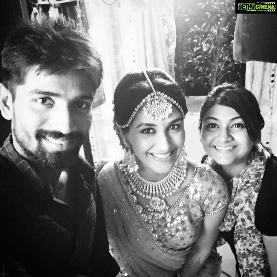 Nikita Dutta Instagram - Creatively happy faces be like......... @aijazashaikh @tarunimavarma #ekdujekevaaste #OnSet #ShootShenanigans S J Studio