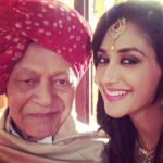 Nikita Dutta Instagram - Coz no body can be this adorable! So much to learn from this man. #OnSet #EkDujeKeVaaste SJ Studios