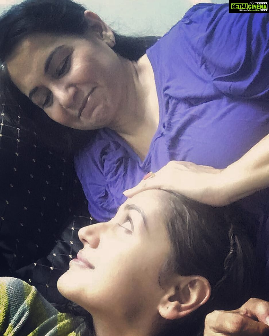 Nikita Dutta Instagram - You know you will be fine when her hand is on your head. ❤️❤️ #NoHashtagsNeeded Pali Hill, Bandra