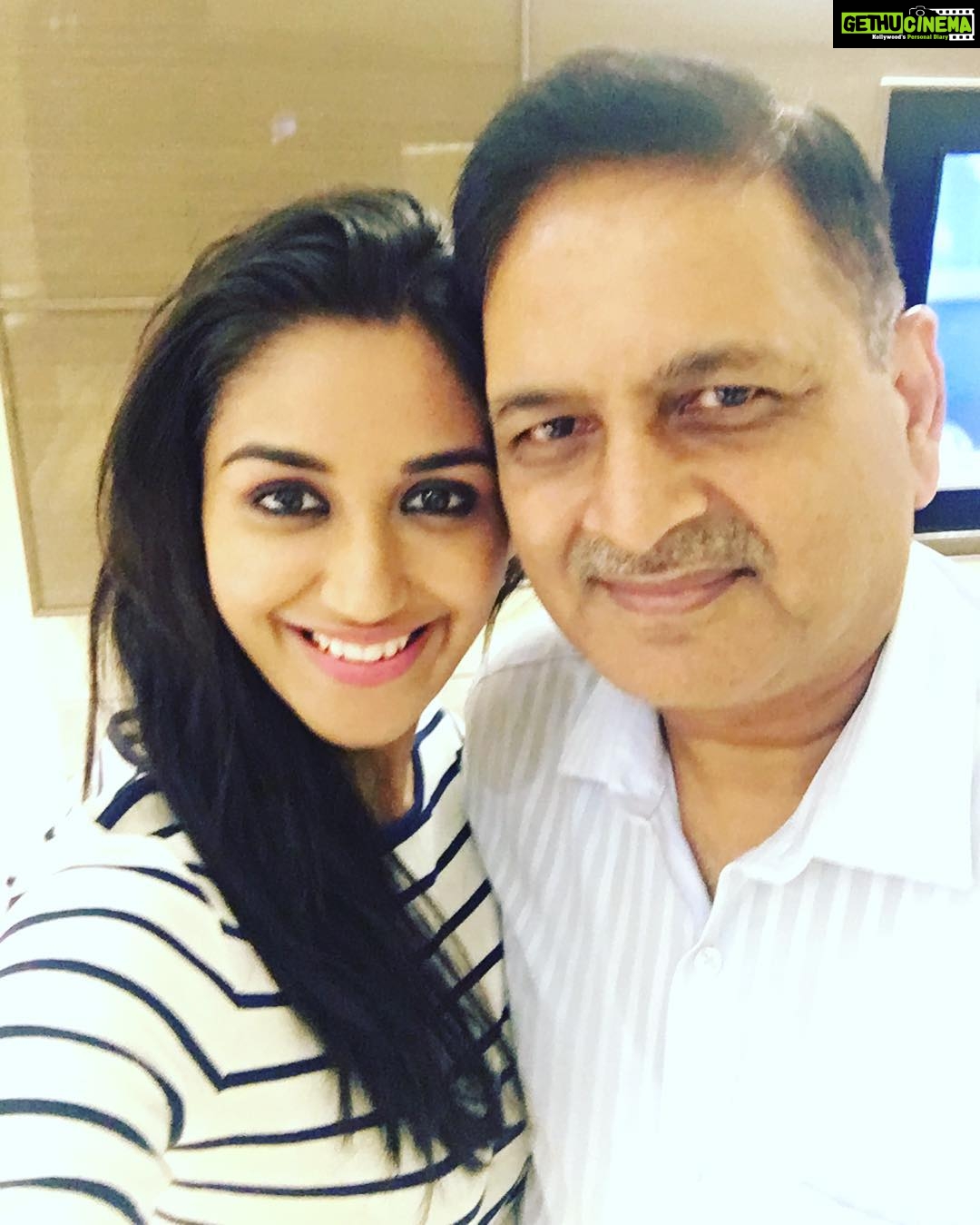 Nikita Dutta Instagram - The result of a successful attempt of convincing him to pose with me. #DaddyBear #ExcitedMe JW Marriott Mumbai Sahar