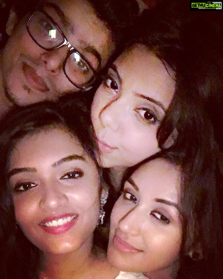 Nikita Dutta Instagram - A successful desperate attempt to fit ourselves in a frame. #GoodTimes #ThrowBack
